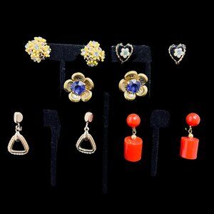 Lot of 5 Gold Tone Screw Back Earrings (5372)